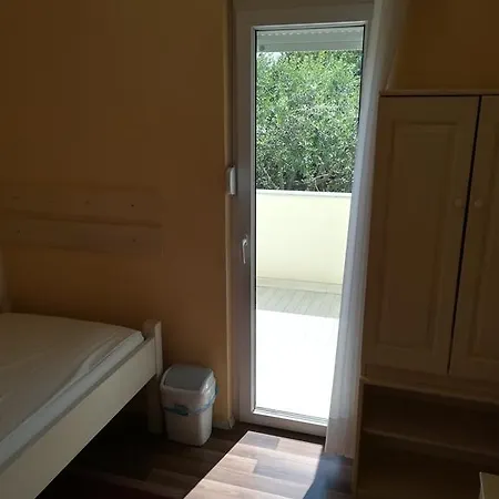 Gostinjska kuća Cinema House Single & Double &