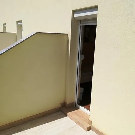 Cinema House Single & Double & בית הארחה 2*