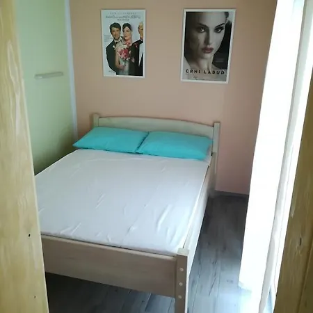Cinema House Single&double Rooms&studio 2* Pula