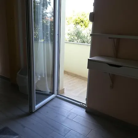 Cinema House Single & Double & Gostinjska kuća Pula