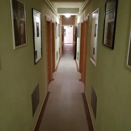 Cinema House Single&double Rooms&studio Pula