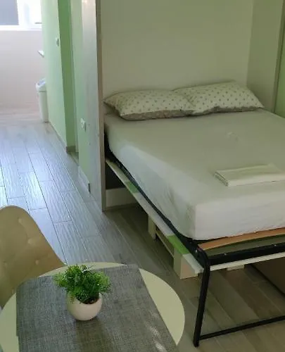 Cinema House Single & Double & 게스트하우스 2*