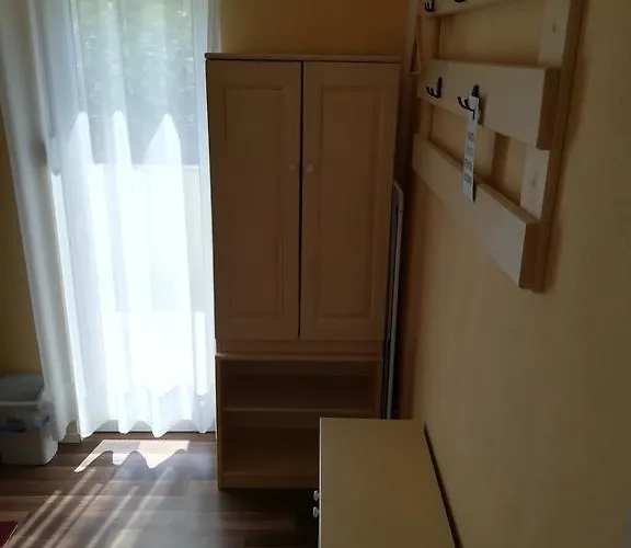 Cinema House Single & Double & 게스트하우스 풀라