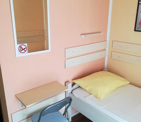 Cinema House Single & Double & 2* 풀라