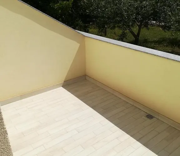 Cinema House Single & Double & 게스트하우스 풀라