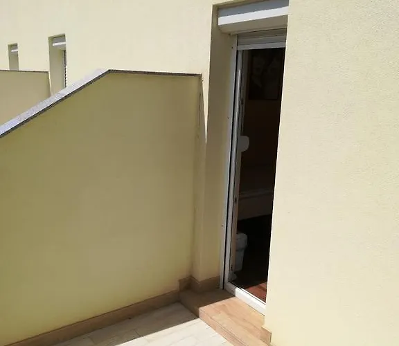 Cinema House Single & Double & 게스트하우스 2*