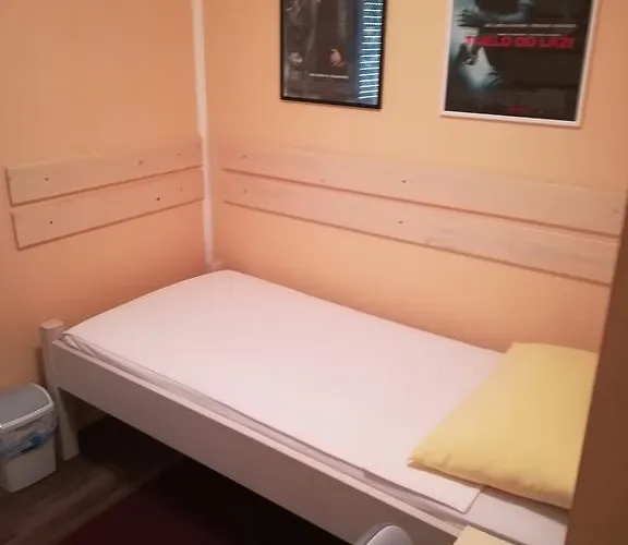 Cinema House Single & Double & 게스트하우스 2*