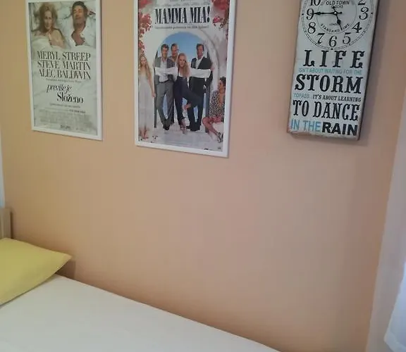 게스트하우스 Cinema House Single & Double & 2*