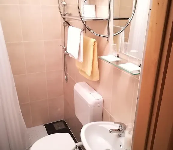 Cinema House Single & Double & 2* 풀라