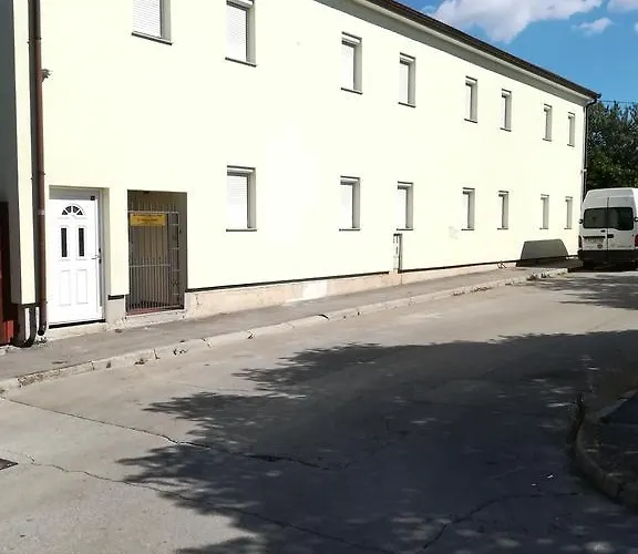 Cinema House Single & Double & 게스트하우스 2*