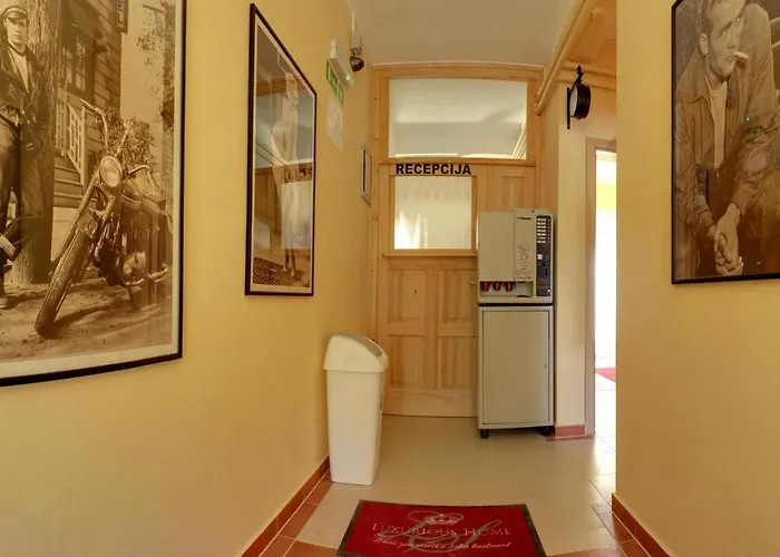 Cinema House Single & Double & 게스트하우스