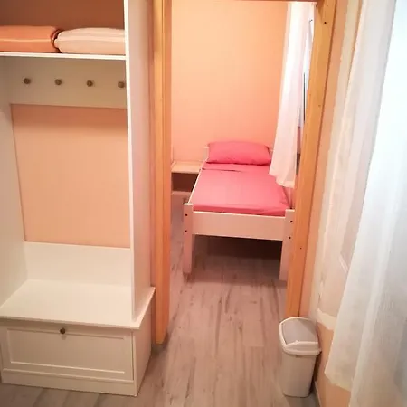 Cinema House Single & Double & 2* PUY