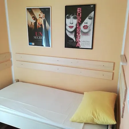 Cinema House Single & Double & Pensjonat 2*