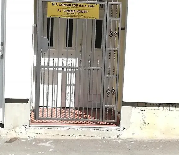 Guest house Cinema House Single & Double & 2*